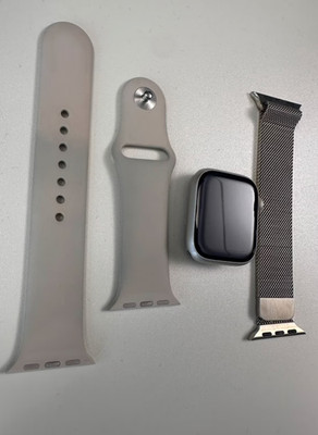 Apple Watch Series 7 41 mm Aluminiumgehäuse-Silber mit Sportarmband in Starlight