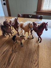 5 Vtg Plastic Toy Horses Assorted Colors  Sizes Some Marks And Messy Hair