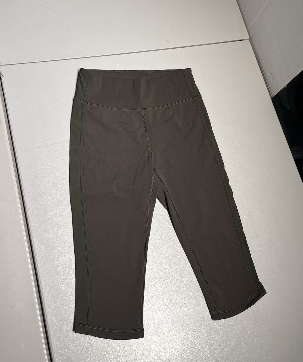 Lululemon Pants Women's Squad Goals Crop Olive Green 17” Inseam Nylon Leggings