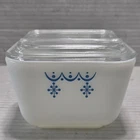 Vintage Pyrex Refrigerator Dish w/Lid White Blue Snowflake Garland 501B 1 12C