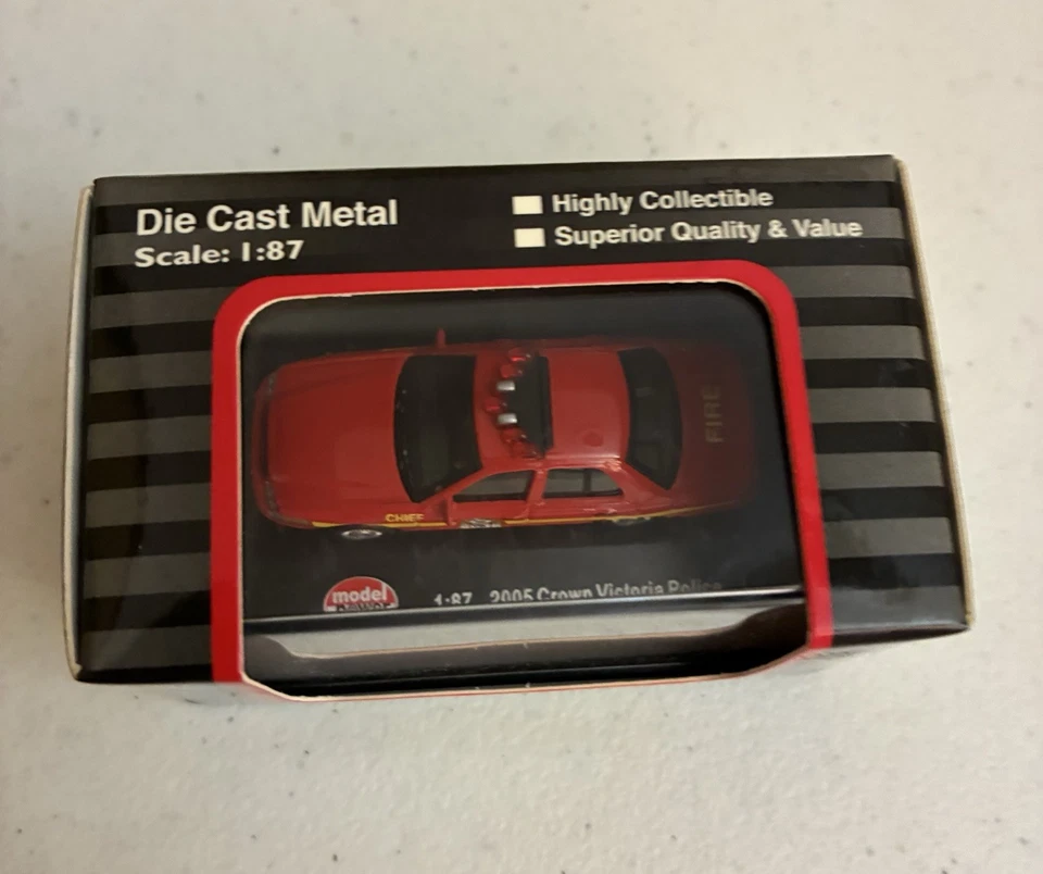 HO Scale Model Power Minis 2005 Crown Victoria Fire Chief 1:87 19407 - Image 2 of 4