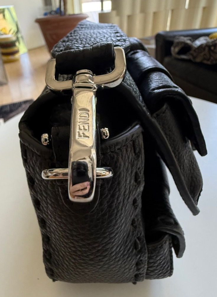 FENDI MEN'S MULTI-POCKET BLACK LEATHER BAGUETTE SHOULDER BAG AUTUMN/WINTER 2023 image 9