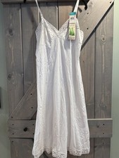 Vanity Fair NWT Vintage Full Slip White Size 34 Adjustable Straps Lace Trim