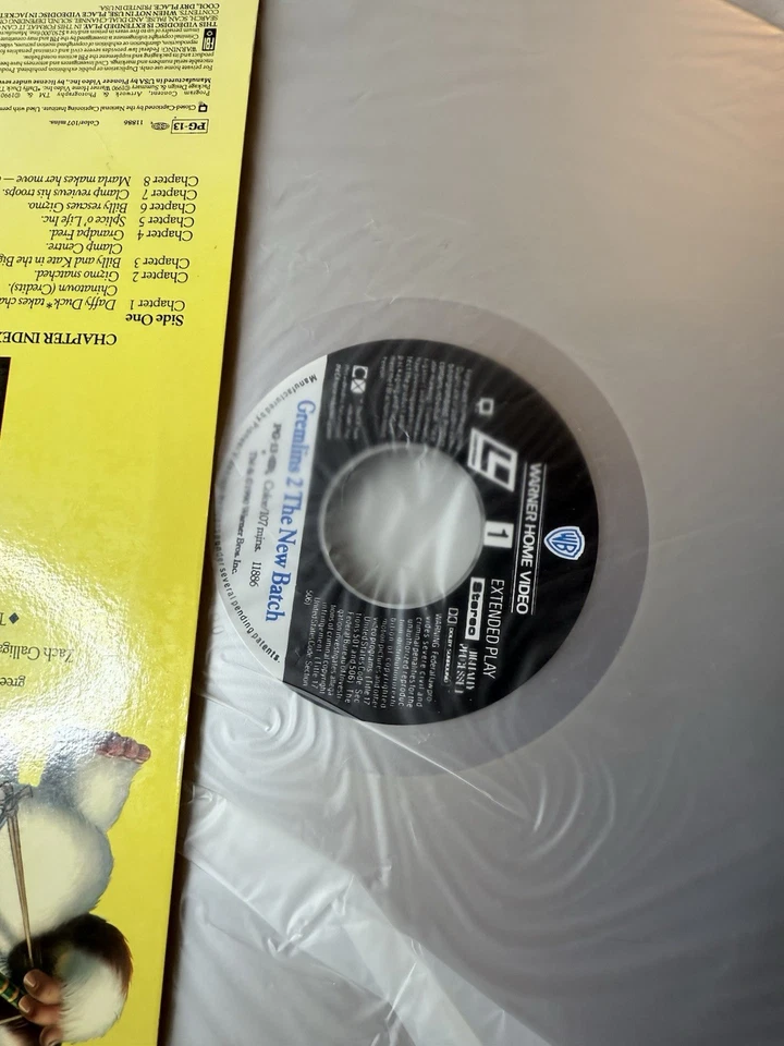Gremlins 2 The New Batch - Widescreen Edition (1990) - Extended Play Laserdisc - Image 2 of 3