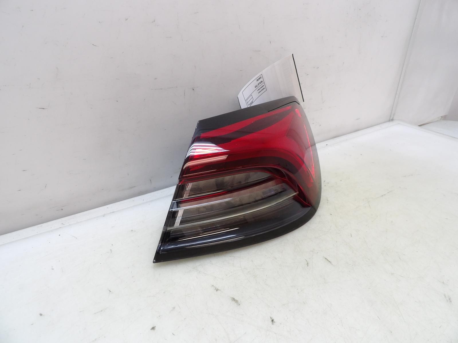 MASERATI QUATTROPORTE RIGHT TAIL LIGHT OEM 2021 2022 2023 LENS CHIPPED