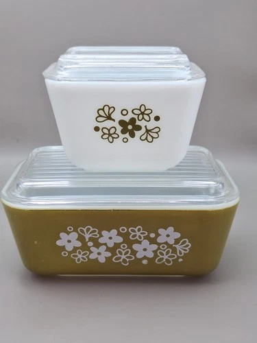 Vintage Pyrex Spring Blossom Refridgerator Set Crazy Daisy W/lid Set Of 2
