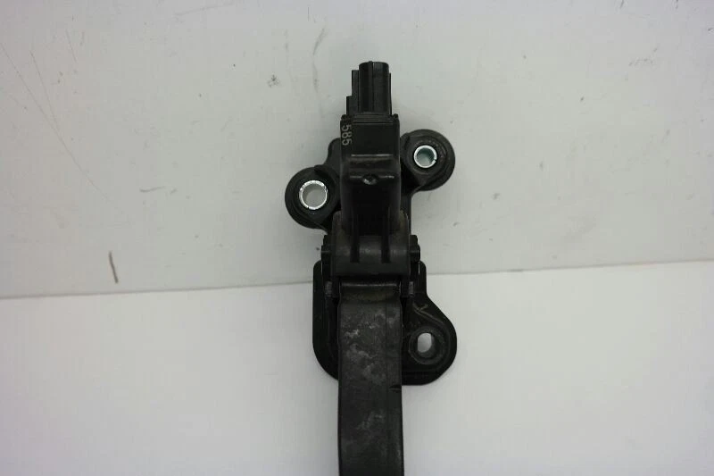 2014 Dodge Avenger Gas Accelerator Pedal  - Image 4 of 4