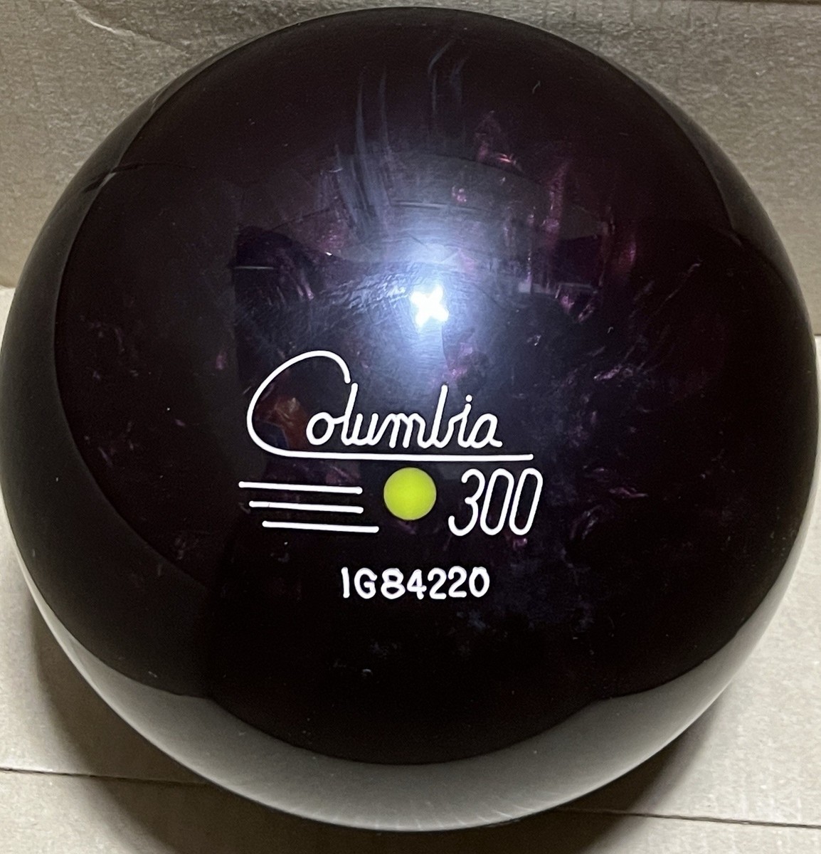Columbia 300 Yellow Dot Legend 16 lb Bowling Ball New in Box USA