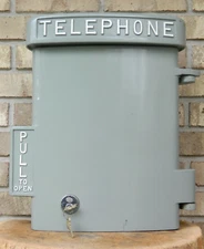 1960's Automatic Electric Aluminum Outdoor Telephone Box Enclosure + Keys (READ)