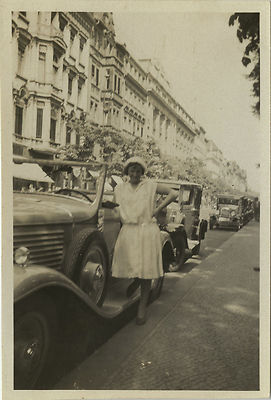 ALTES FOTO - VINTAGE SNAPSHOT - AUTO FRAU ELEGANZ STRAßENMODE -CAR FASHION