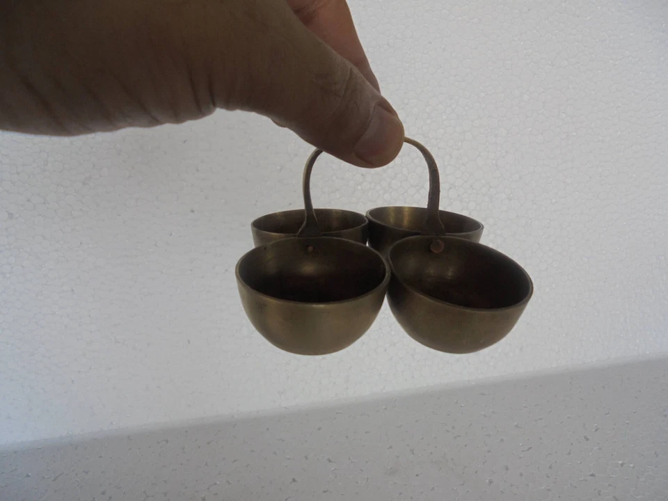 Utensilios/utensilios de cocina para casa de muñecas bebé pequeño artesanal de latón vintage de 3 piezas Foto 4 de 4