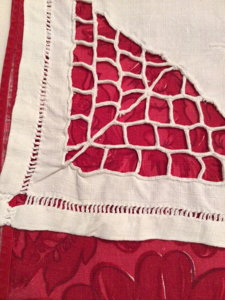 Ancien linge de maison.  Centre De Table Dentelle Broderie - Photo 2/4