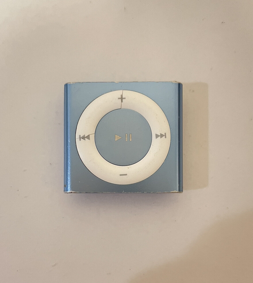 Apple iPod shuffle 4th Generation 2GB - Light Blue - Works Great
