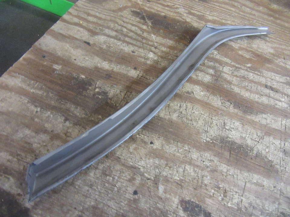 1956 凯迪拉克系列 62 四门轿车外部后车顶边缘装饰成型 D — 第 3/4 张图片