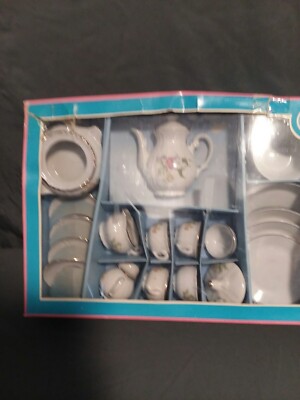 China Toy Set Service Porcelaine Made in GDR 4 Setting 20- Piece