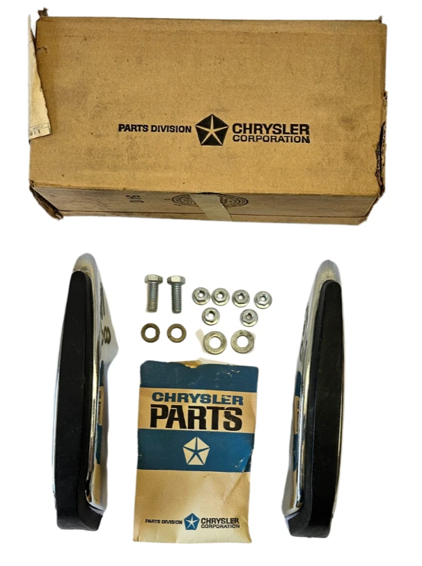Paquete de par de protectores de parachoques trasero Plymouth Valiant 1967-1972 2809832 NOS. Foto 2 de 4