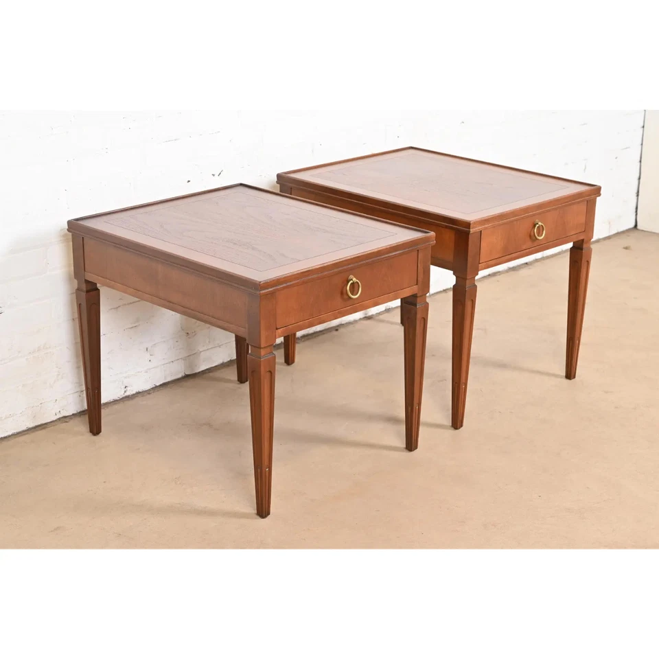 Mesas de té de cerezo talladas Luis XVI de la Regencia Francesa Muebles de Panadero, Acabadas Foto 4 de 4