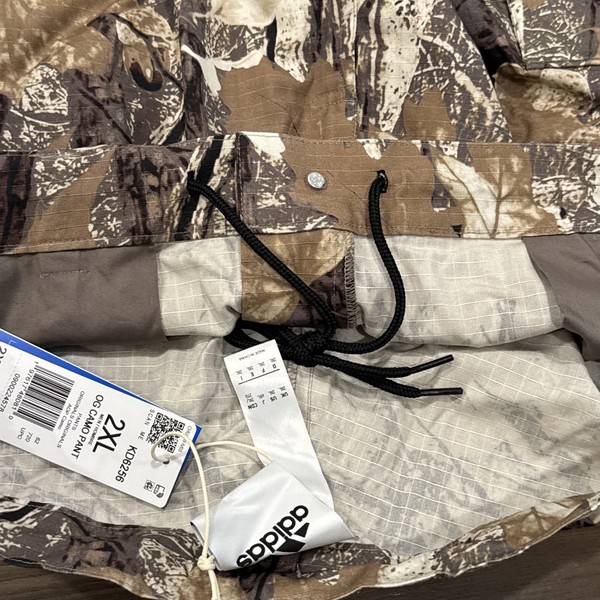 Pants adidas Originals Camo Cargo con cremallera, corte holgado, talla 2XL, nuevo con etiqueta 5