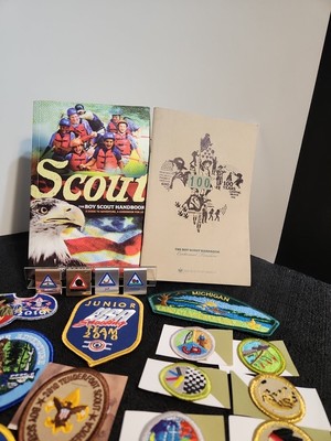 SCOUT THE BOY SCOUT HANDBOOK 2009 12th Edition BSA Guidebook Manual With Badges