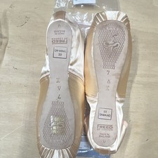 Freed of London Women's Pink Satin Ballet Shoes Dance Flats Size 7 X triangle