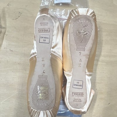 Freed of London Women's Pink Satin Ballet Shoes Dance Flats Size 7 X triangle