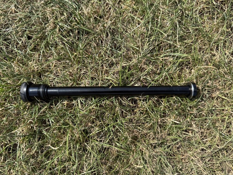 PIVOT Cycles Rear thru axle 157mm