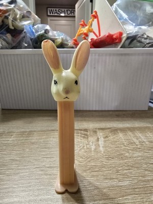 Rare PEZ Candy Dispenser Easter Bunny Rabbit With Feet Vintage 70s Excellent