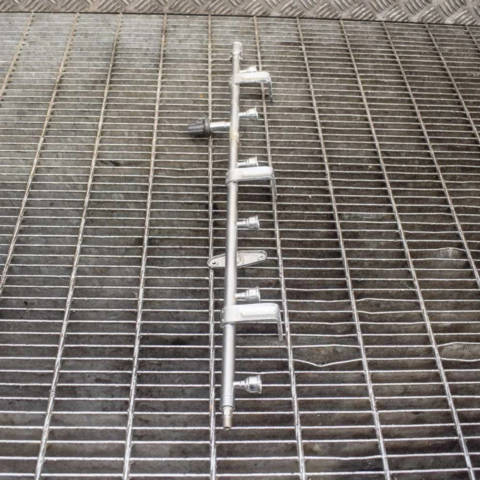 Tubo de distribución de combustible derecho ASTON MARTIN DB7 Coupé 2003 1R1E-9S441-CB Foto 2 de 4