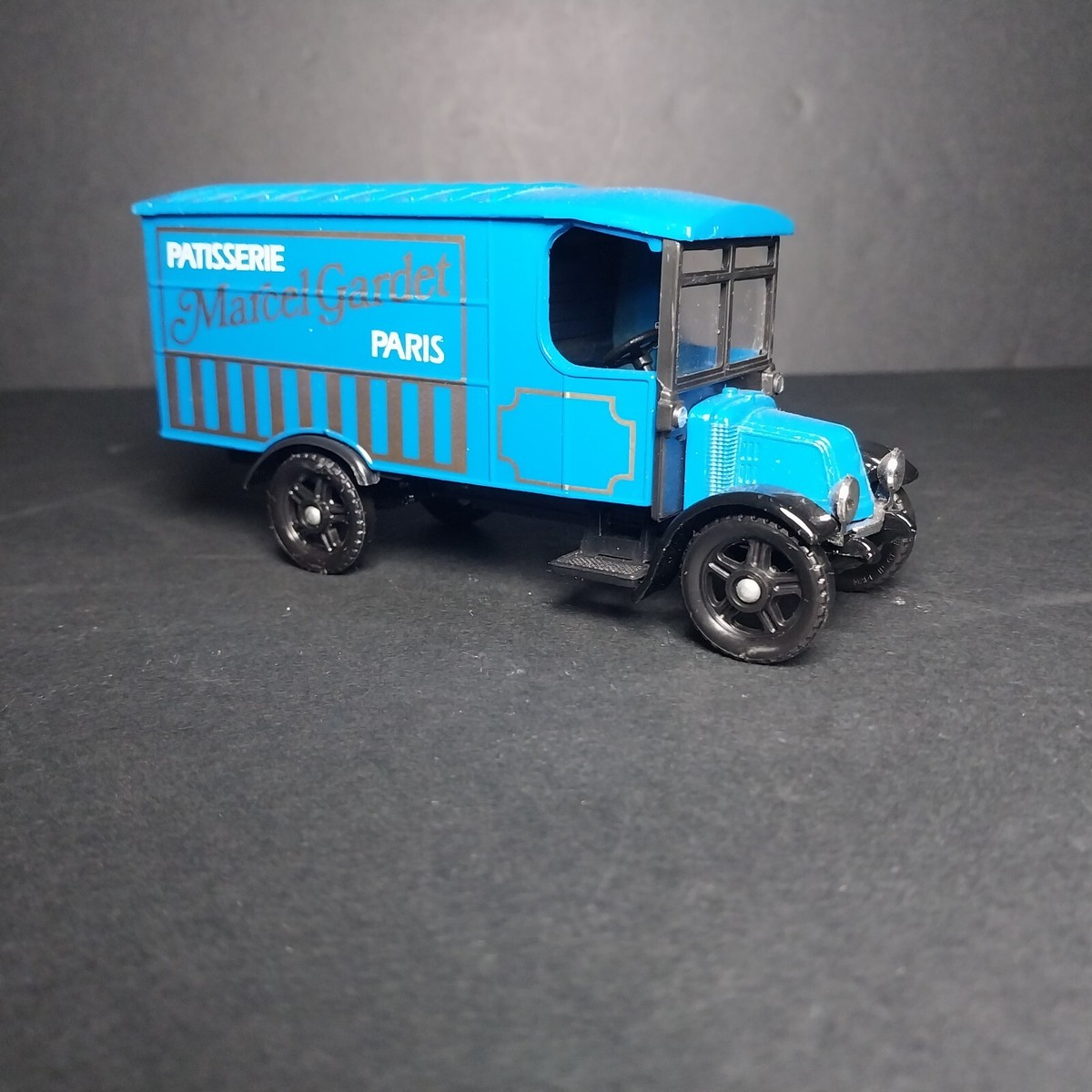 Corgi Toys 424 – Camion Blindé Noir, Miniature Moulée, Neuve En Boîte