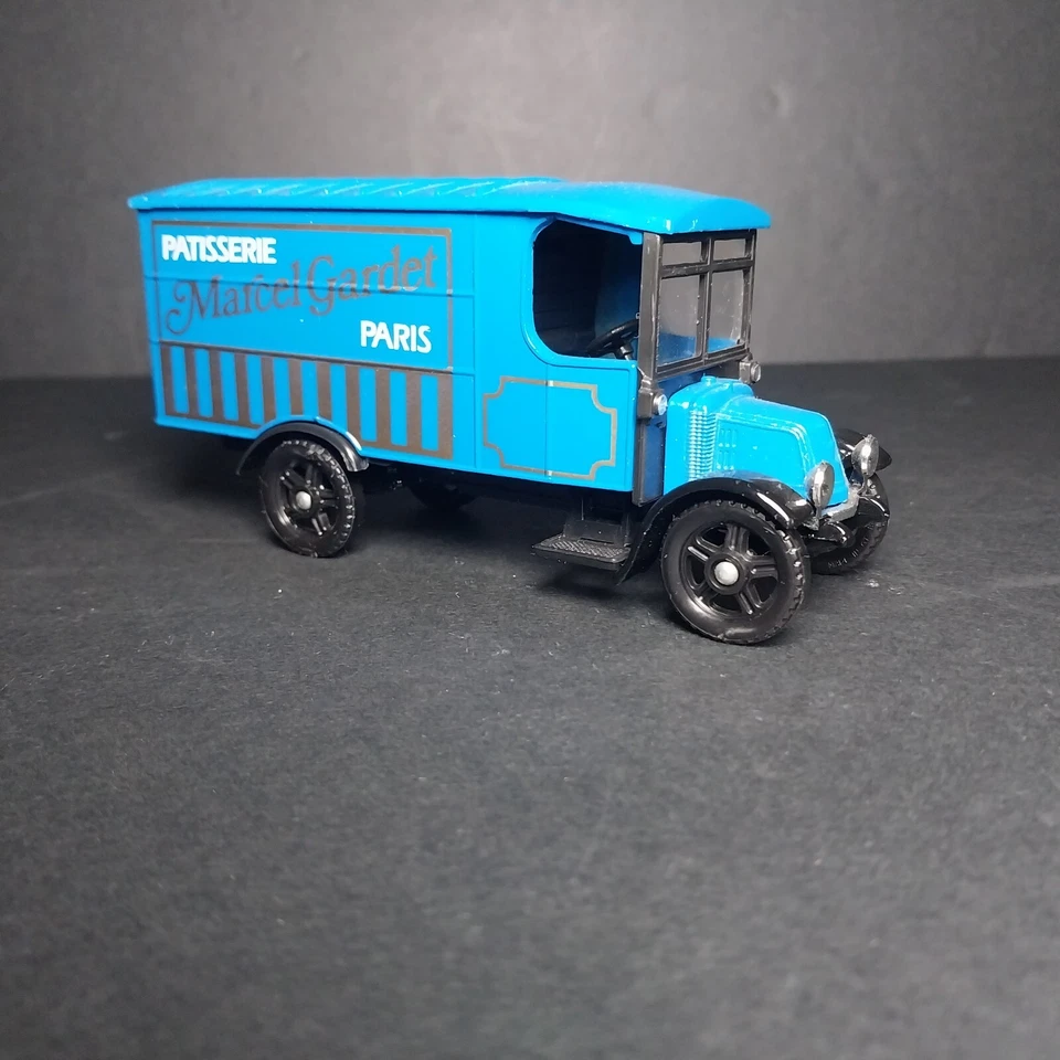 Car Corgi 13cm Long Diecast C824 - 1926 Renault Van- (SET of 4)  NO ORIGINAL BOX - Image 3 of 4