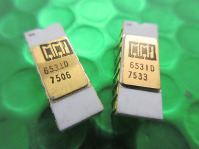 6531D, SELTEN WEISSE KERAMIK IC, GOLD TOP UND PINS, SAMMLERSTÜCK, 1975 Vintage