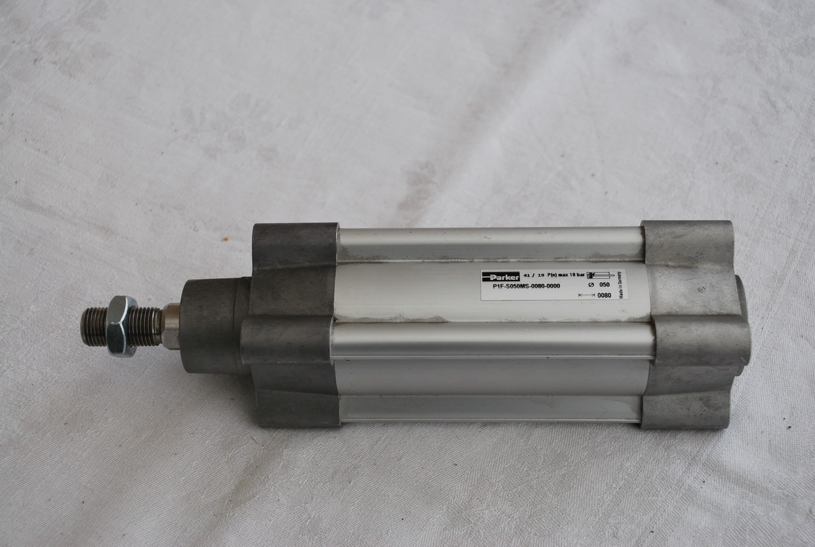 Vérin pneumatique Parker de 80 mm avec amortissement réglable pour mouvements fluides