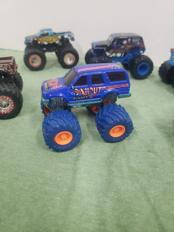 Lote de juguetes Monster Truck de colección 4x4 corredor nocturno tormentor excavadora de tumbas playa CL1 Foto 3 de 4
