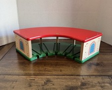 BRIO Train Parking Garage 5 Tracks