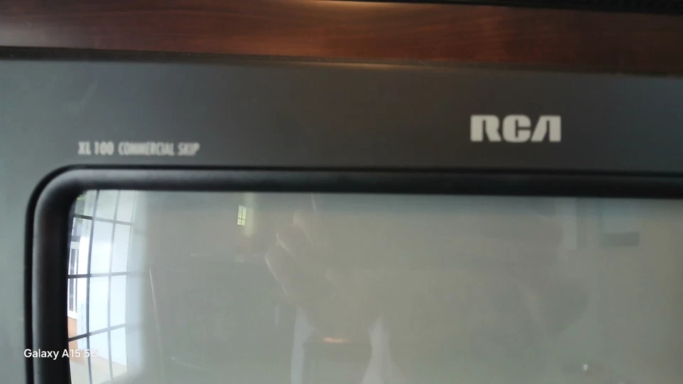 Vintage RCA Model E13209BC 13 Inch XL 100 Commercial Skip W/O Remote 1999 - Image 2 of 4