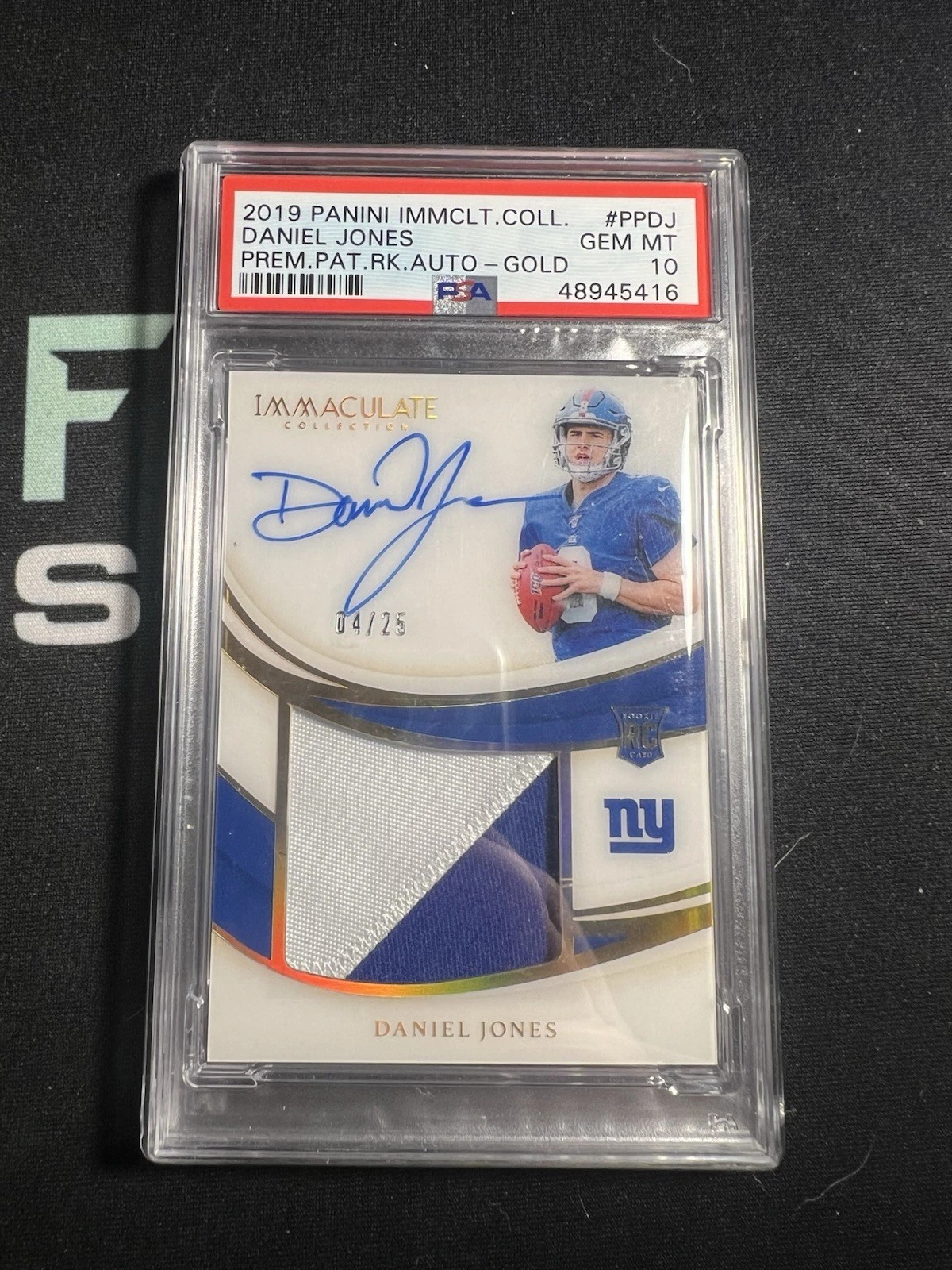 Daniel Jones Panini Immaculate Collection Premium Patch Rookie Autographs #PPDJ Gold
