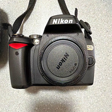 Nikon D60 DSLR Camera 10.2MP 18-55mm 55-200mm VR Lenses Charger Bag