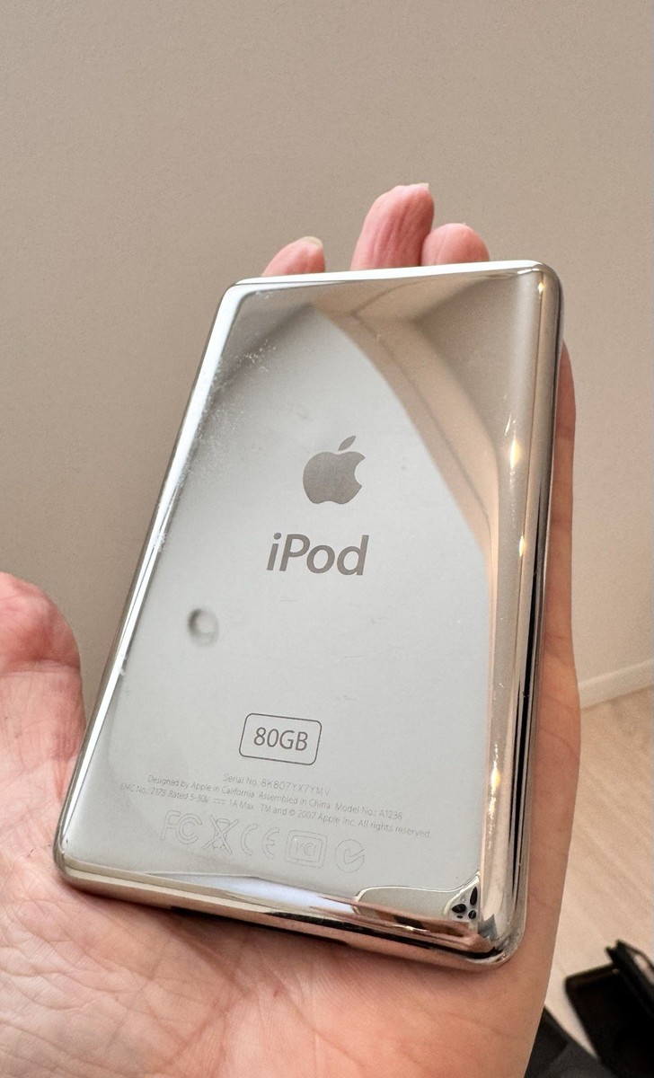 ポータブルプレーヤー iPod classic 80GB Apple MB147J Apple iPod Classic 6th Generation 80GB MB147J MB147LL Black
