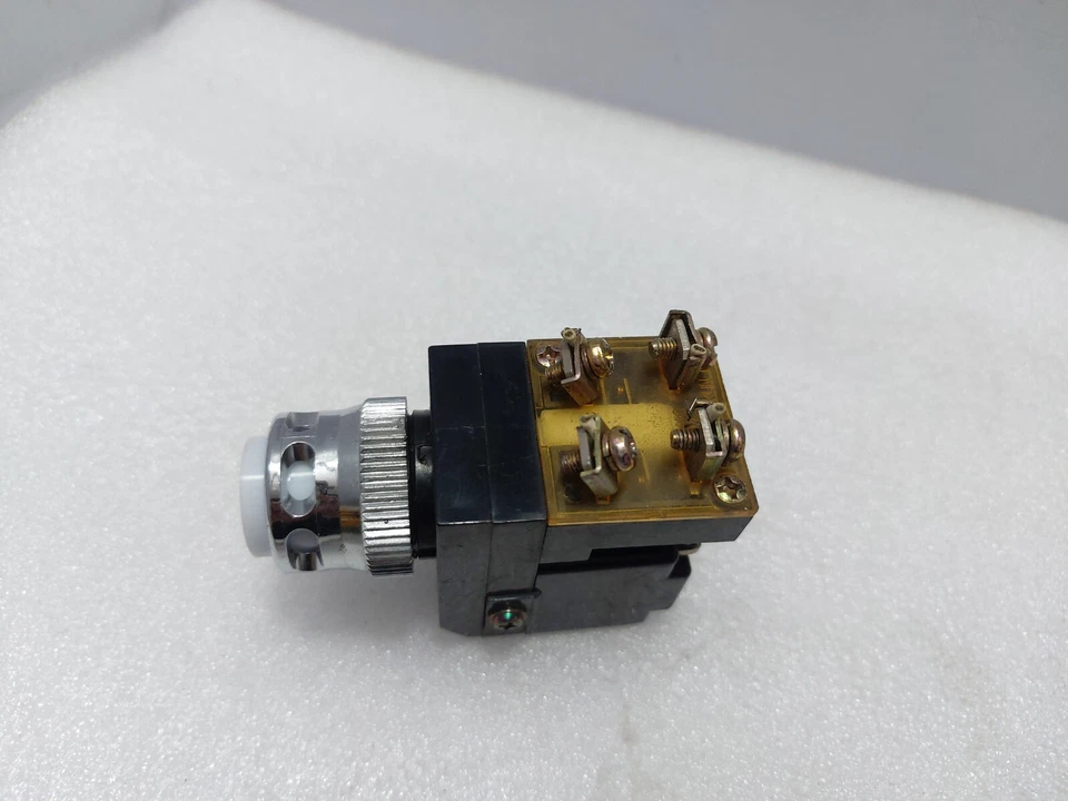 Koino KH-512 Pilot Light Button Lamp 50-60hz P.220v 6.3v Contact Volt 250v 6a - Image 4 of 4