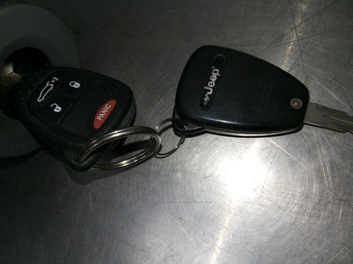 05-07 Jeep Grand Cherokee Ignition Switch Lock Cylinder w/ Key & Immobilizer OEM - Picture 5 of 10