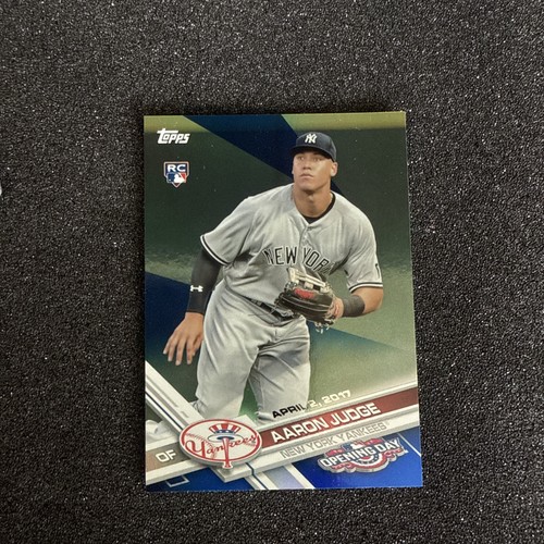 Aaron Judge [Fielding Rainbow Blue Foil] #147 2017 Topps Opening Day card