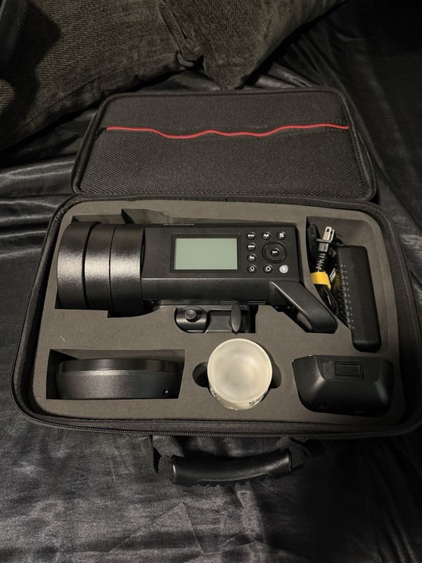 Godox AD 400, Case & Charger (Used once, new condition)
