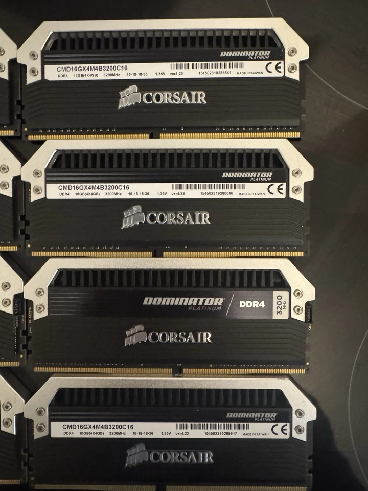 Dominator Platinum 32GB DDR4 3200MHZ 8x4Gb Sticks Desktop Memory - Image 3 of 3