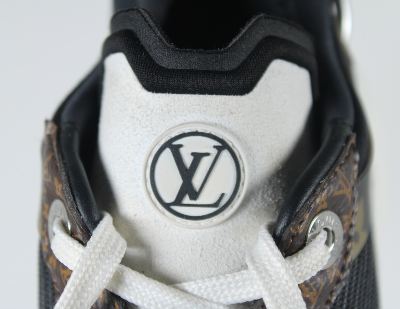 LOUIS VUITTON Black Mesh & Brown Monogram Detailed RUN 55 Sneakers 37 image 9