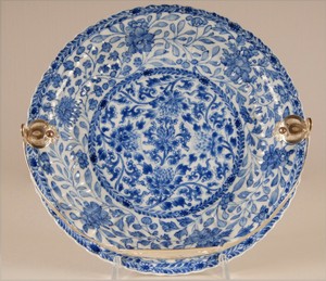 Chinese porcelain dish plate Kangxi Qing floral bleu de hue blue white 17th YU