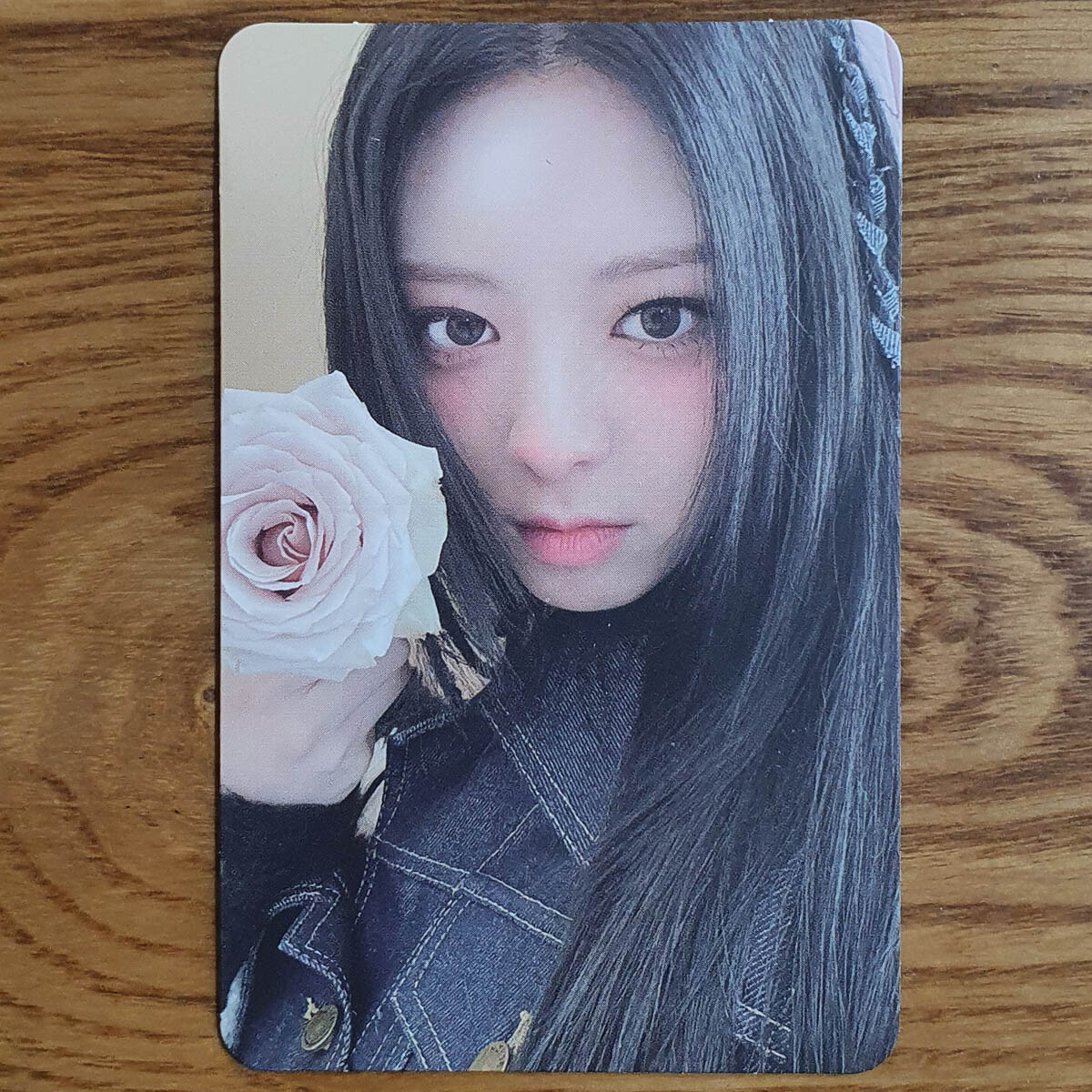 Yuna Official Photocard Itzy 1st Album Crazy In Love Genuine