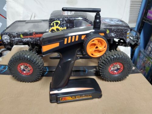 Axial SCX-10 W/CUSTOM WRAPPED Plactic Chevy Body, Storage Bag, RTR W/REMOTE USED - Picture 2 of 20