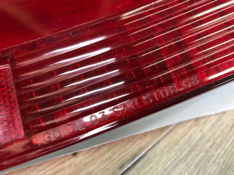 Pontiac Beaumont SD 1968 68 usado GM luz trasera derecha lente OEM Foto 2 de 4