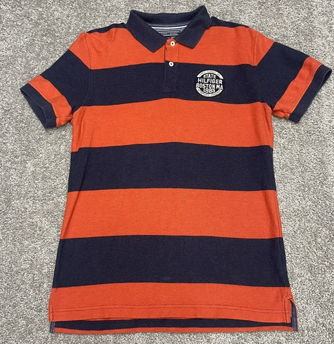 Tommy Hilfiger Polo Spellout Embroidered Patch PREP SCHOOOL Herren M BOSTON 1985