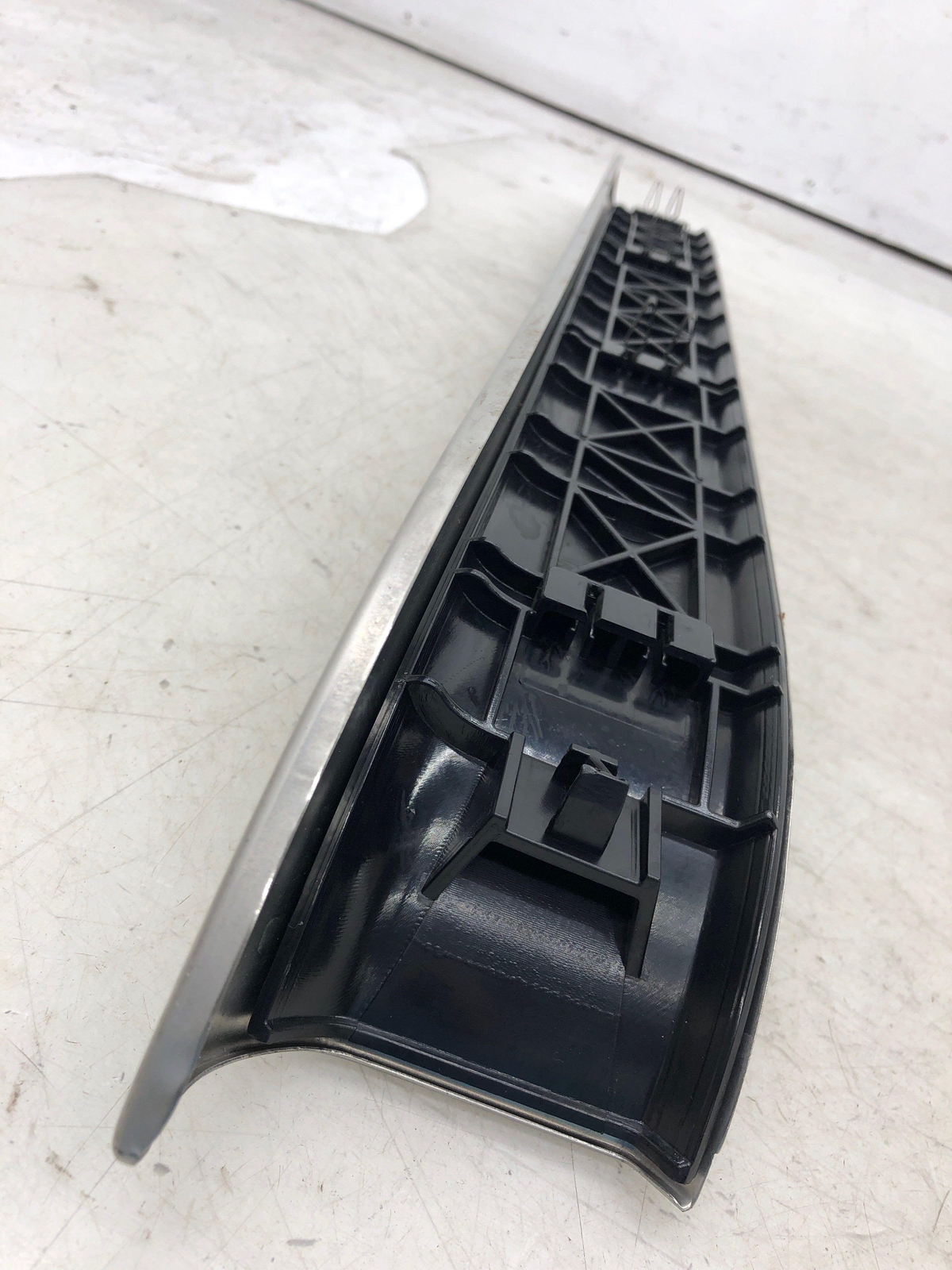 2006-2012 BENTLEY CONTINENTAL FRONT RIGHT SILL SCUFF PLATE 3W4863382P *SCRATCHES